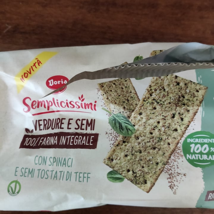 photo of I semplicissimi doria Crackers Spinaci E Semi Tostati Di Teff shared by @verticales on  13 Aug 2023 - review