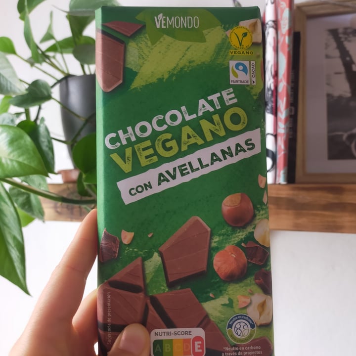 photo of Vemondo Chocolate vegano con avellanas shared by @robertabi on  19 Mar 2023 - review