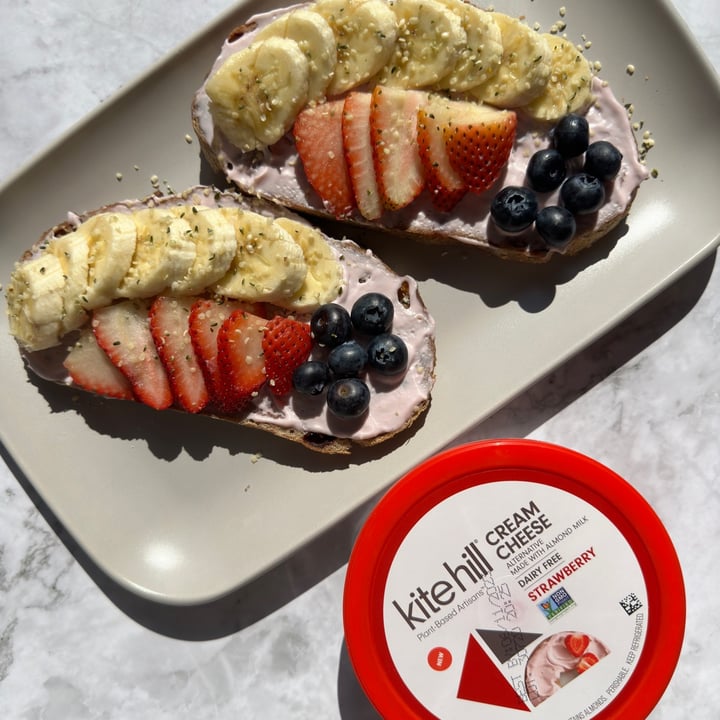 photo of Kite Hill Cream Cheese Alternative Strawberry shared by @berryveganplanet on  08 Apr 2023 - review