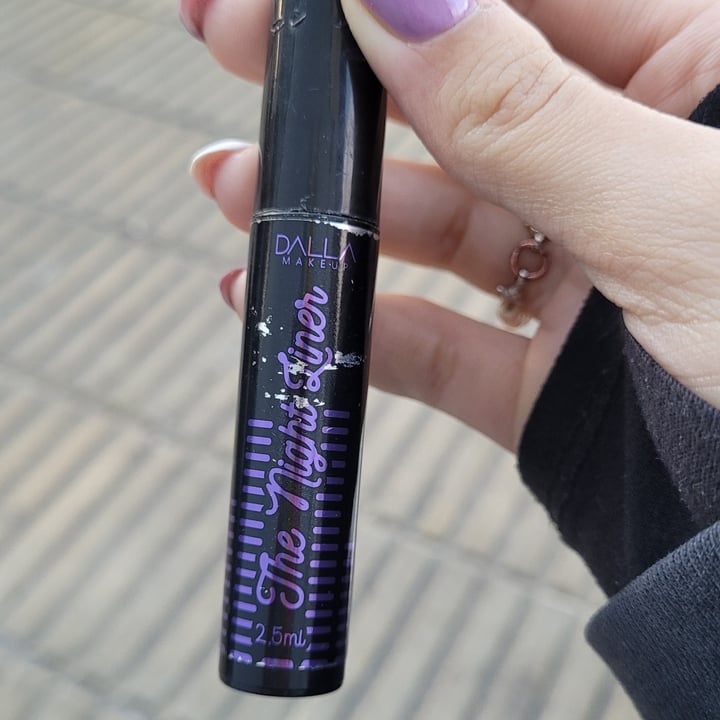photo of Dalla Makeup Delineador líquido (Violeta) shared by @miicaelanatali on  20 May 2023 - review