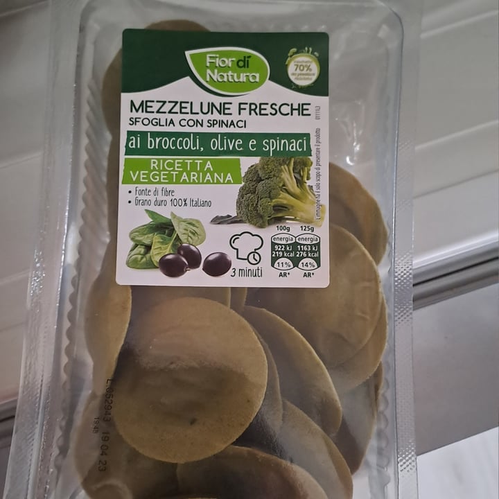 photo of Fior di Natura mezzelune ai broccoli, spinaci e olive shared by @angyandre24 on  09 Apr 2023 - review