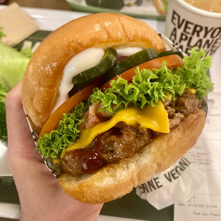 photo of VEGANBURG Woodleigh Smoky BBQ Meal shared by @unclenorton on  27 Jul 2023 - review