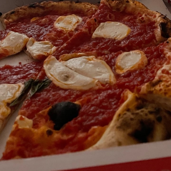 photo of Pizzium - Via Buonarroti Pizza Margherita shared by @recipesandplaces on  27 Jul 2023 - review
