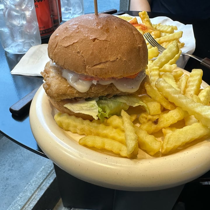 photo of Monk's Deli Tofu Chick’s Burger & Fries shared by @cciot on  15 Jul 2023 - review