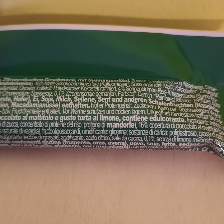 photo of IronMaxx Vegan Protein Bar Lemon Cake Flavor shared by @inutilitati on  26 Jan 2023 - review