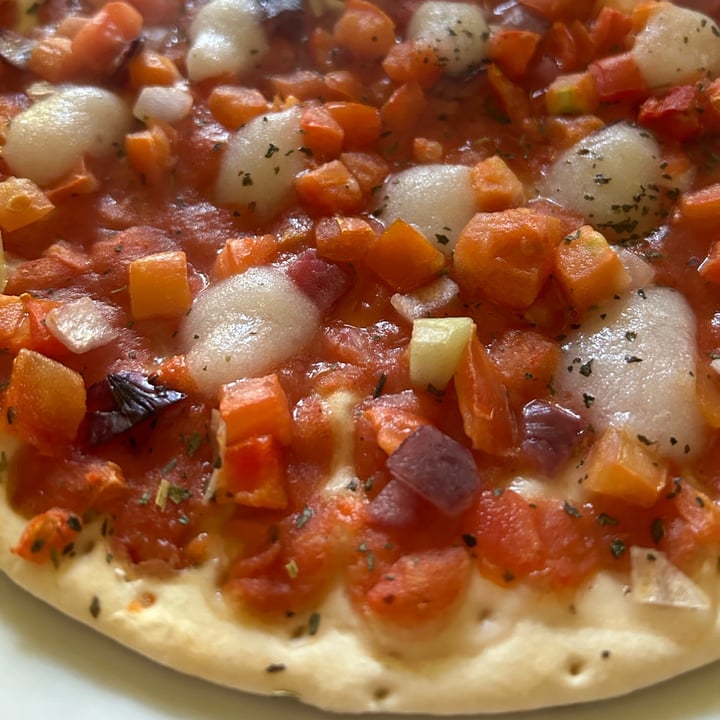 photo of Vemondo Pizza Bruschetta Con Pomodoro E Cipolla shared by @rebecvz on  11 Jan 2023 - review