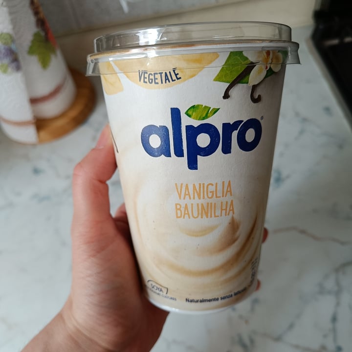 photo of Alpro Yogurt alla vaniglia shared by @chiarett on  28 Jul 2023 - review