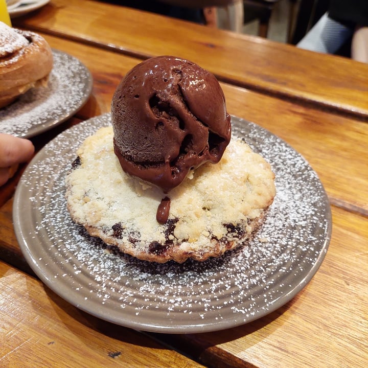 photo of Alchemy Streussel Con Helado Vegan shared by @ladylu on  25 Apr 2023 - review
