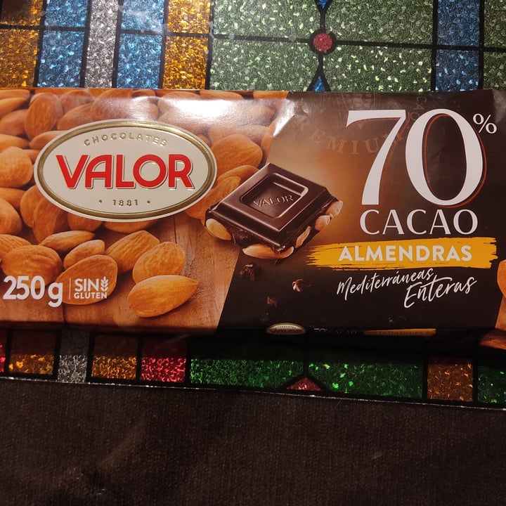 photo of Valor 70% Chocolate Negro Con Almendras shared by @anathelass on  14 Jan 2023 - review