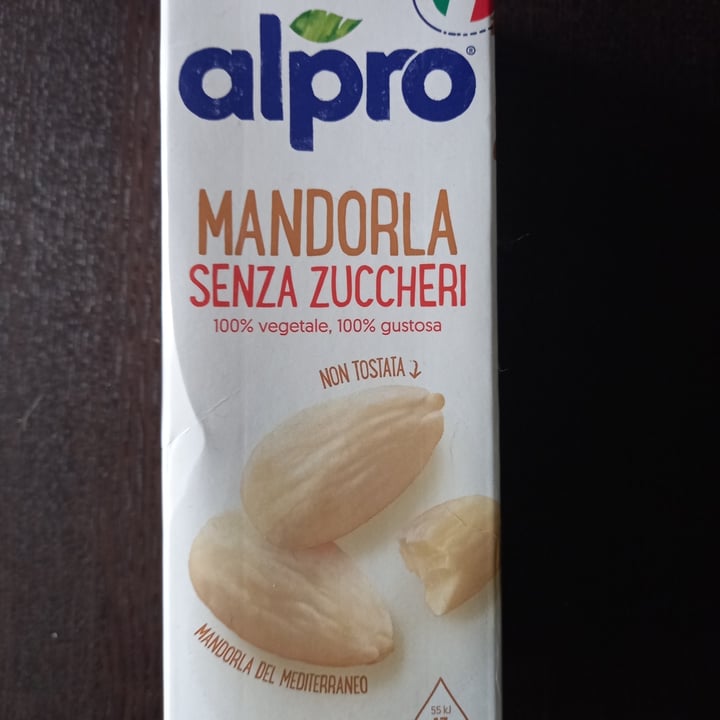 photo of Alpro bevanda vegetale mandorla senza zuccheri Aggiunti shared by @beatricemv on  21 May 2023 - review