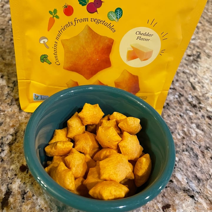 photo of Made Good Star puffed Crackers Cheddar Flavour shared by @veggietable on  27 Feb 2023 - review