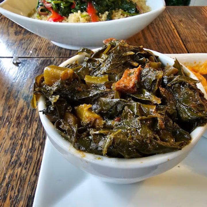 photo of VeganHood Collard Greens shared by @avocadoskillet on  08 May 2023 - review