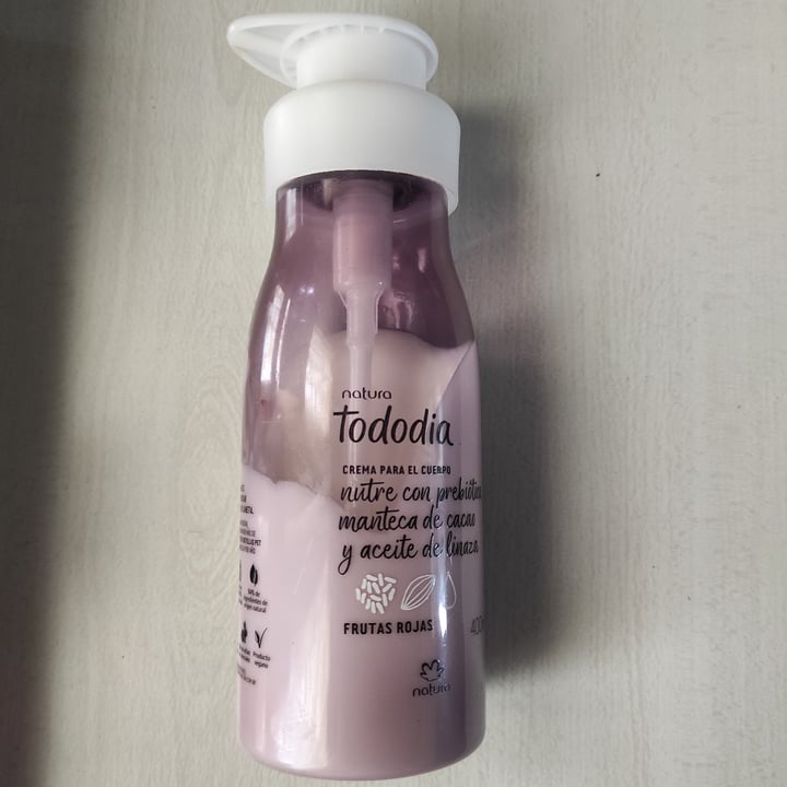 photo of Natura Crema Todo Día Frutas Rojas shared by @nayelinnie on  07 Aug 2023 - review