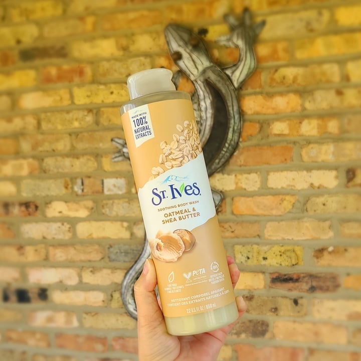 photo of St. Ives Oatmeal and Shea Butter Soothing Shower Gel shared by @agreene428 on  12 Apr 2023 - review
