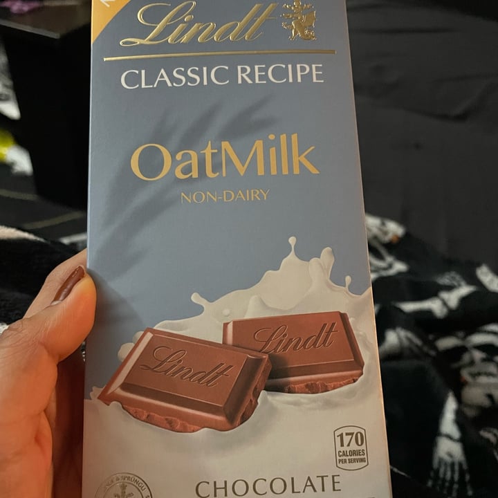 photo of Lindt Oatmilk Chocolate shared by @melnourish on  21 Feb 2023 - review