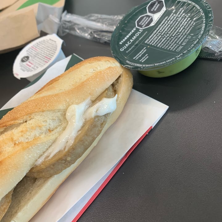 photo of Starbucks baguette not chiken shared by @yoatzin on  26 Feb 2023 - review