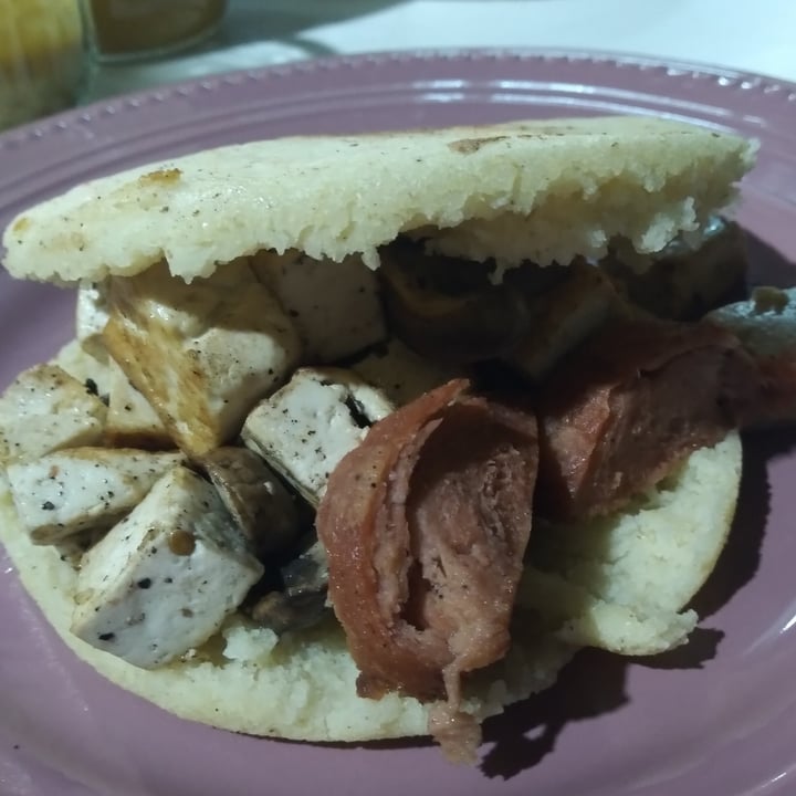 photo of Noqa vegan Arepa con Parrillada shared by @veganaenlima on  02 Mar 2023 - review