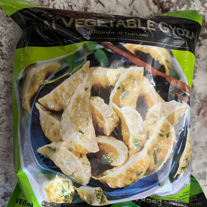 photo of Trader Joe's Thai Vegetable Gyoza shared by @dallasandsophie on  03 Apr 2023 - review