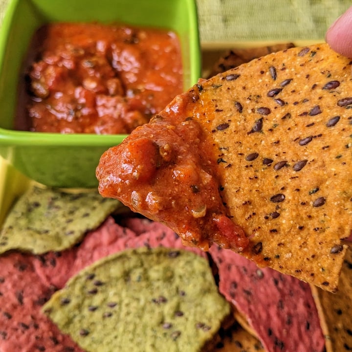 photo of Trader Joe's Veggie & Flaxseed Corn Tortilla Chips shared by @theveganfeast on  25 Jan 2023 - review