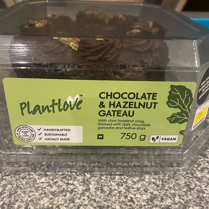 photo of Woolworths Food Chocolate & Hazelnut Gateau shared by @jackyvw on  21 Dec 2022 - review