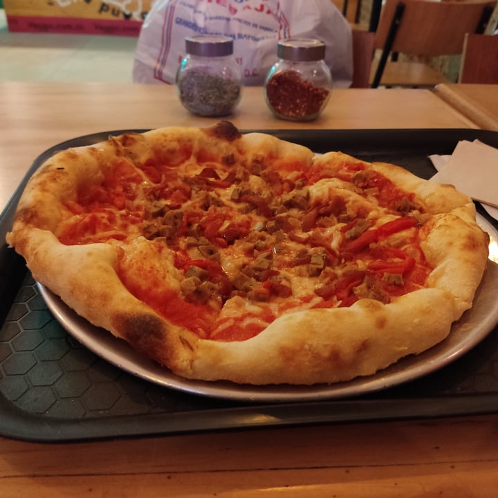 photo of Vegga Pizza Pizza porteña shared by @laurab84 on  05 Feb 2023 - review