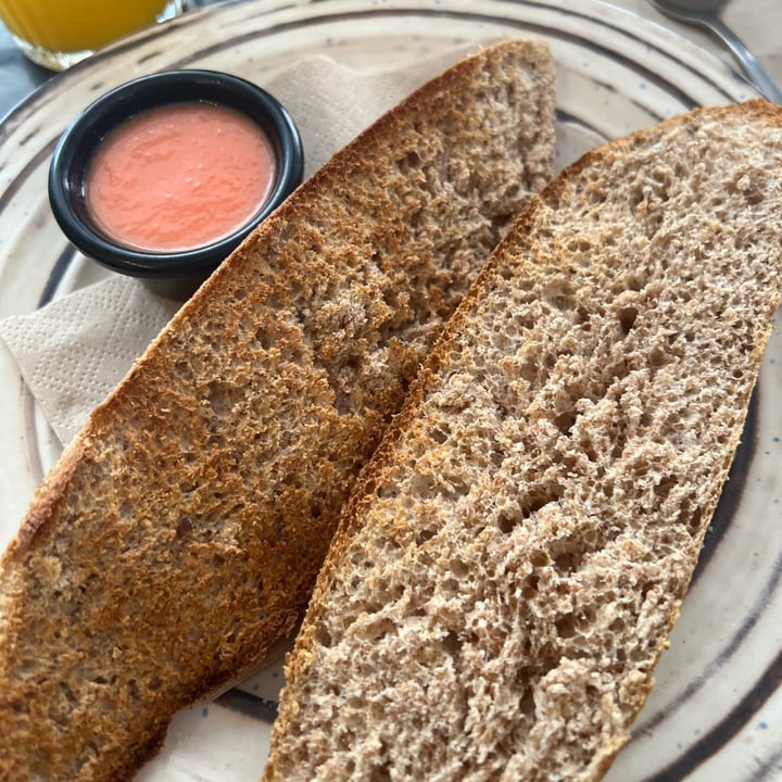 photo of La Mala Brunch toast con pomodoro shared by @moccymoccy on  09 Jul 2023 - review