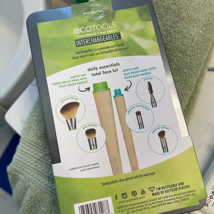 photo of EcoTools 5 Brush Set shared by @andreadal on  08 Jan 2023 - review