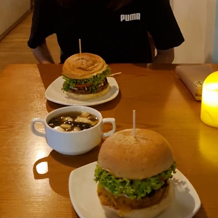 photo of nomVnom Bistro Lion's Xtreme Burger shared by @imgoodgirl on  01 Jan 2023 - review