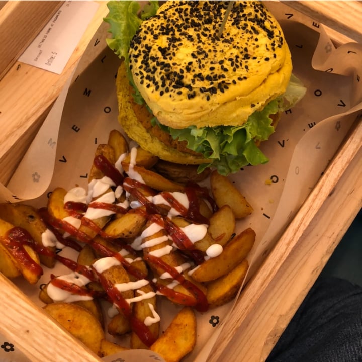 photo of Flower Burger Funky Cecio shared by @frappa on  04 Jun 2023 - review
