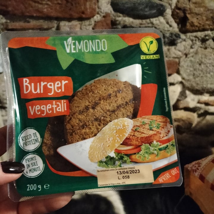 photo of Vemondo 2 Burger vegetali shared by @raffa70s70 on  06 Mar 2023 - review