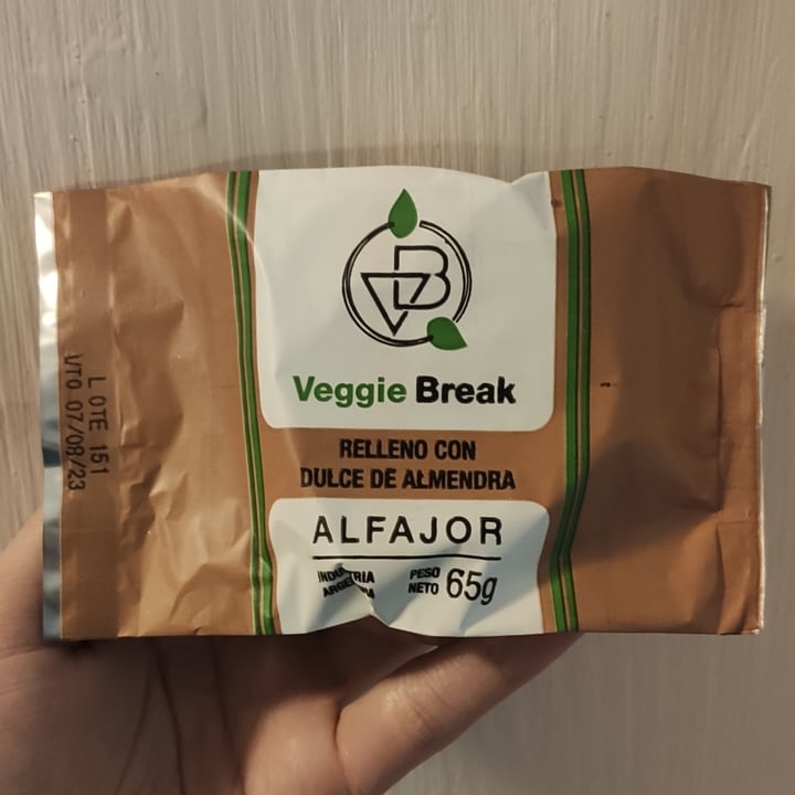 photo of Veggie Break Alfajor rellano con dulce de almendra shared by @martinpaezi on  30 Jun 2023 - review