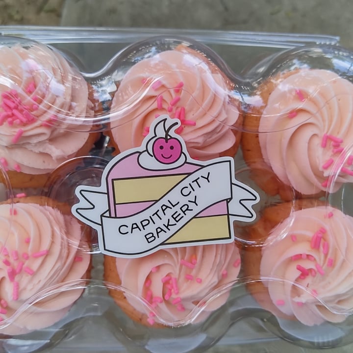 photo of Capital City Bakery strawberry cupcake shared by @ermacox on  30 Jun 2023 - review