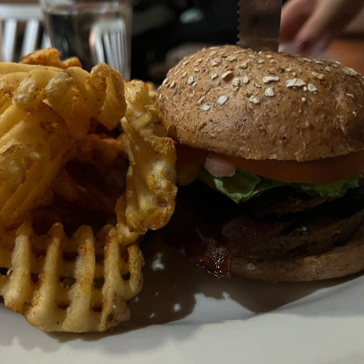 photo of The Chicago Diner, Logan Square The Titanic BLT Burger shared by @berryveganplanet on  06 Apr 2023 - review