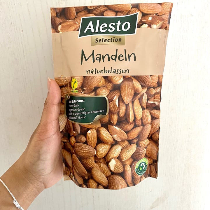 photo of Alesto Alesto Almonds shared by @stefveg97 on  07 May 2023 - review