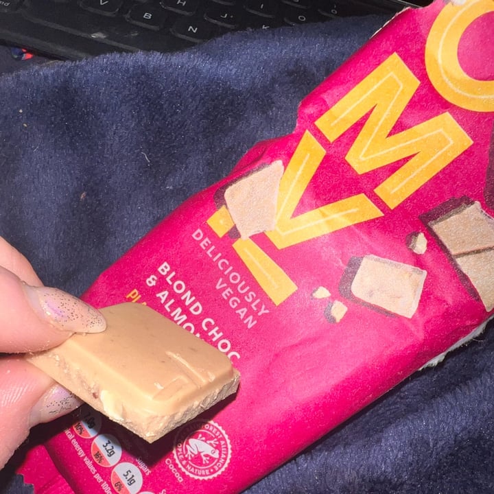 photo of OMV! blond choc & almond shared by @annaleitner on  10 Jan 2023 - review