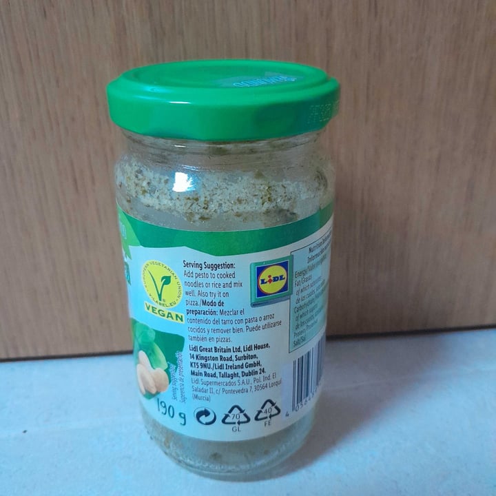 photo of Vemondo Vegan pesto basil shared by @lectora23 on  09 Apr 2023 - review