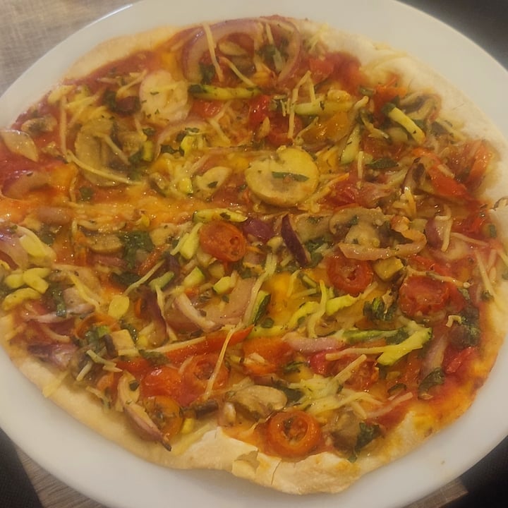 photo of The Royal Bistro Pizza Vegana shared by @babel21 on  26 Dec 2022 - review