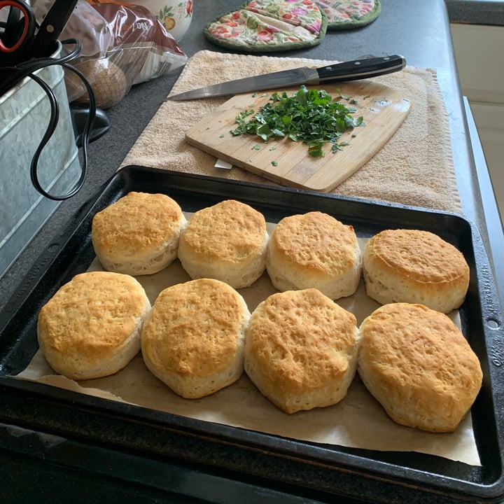 photo of Pillsbury Grands! Southern Homestyle Buttermilk shared by @groovyfatvegan on  27 Dec 2022 - review
