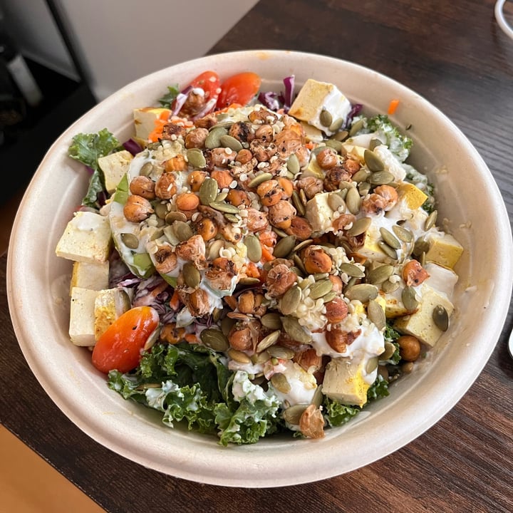 photo of Hartbreakers Flower Power Salad shared by @thebkvegans on  05 Jun 2023 - review