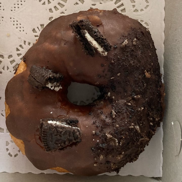 photo of Hulis Donuts Oreo Cookie Donut shared by @catherinews on  21 Apr 2023 - review