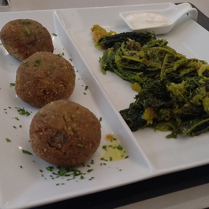 photo of Verde Caffè Polpette Di Verdure shared by @onlykamila on  22 Feb 2023 - review