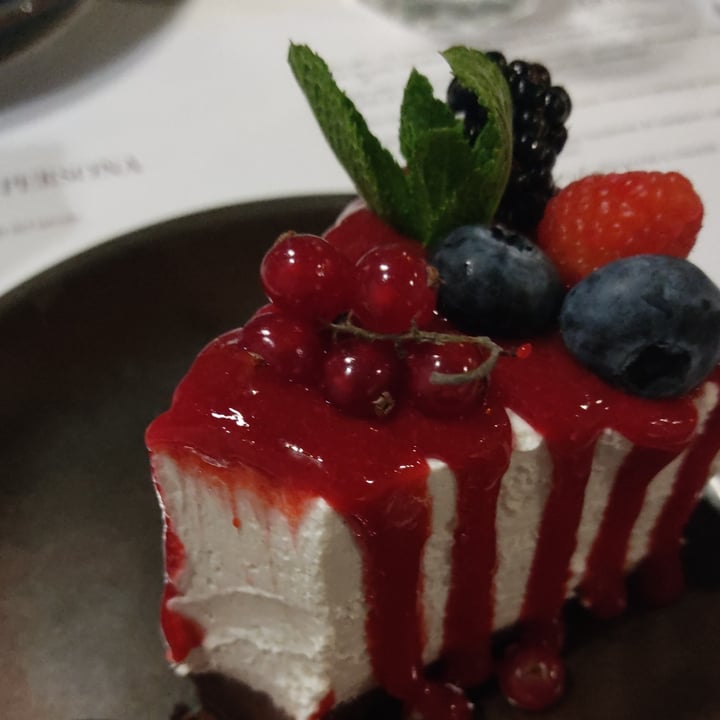 photo of Romeow Cat Bistrot White Cake shared by @claudyoli on  16 May 2023 - review