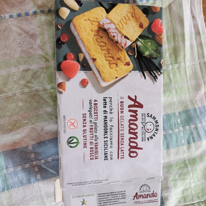 photo of Amando biscotto vaniglia e frutti di bosco shared by @barbabeagio on  21 Jun 2023 - review