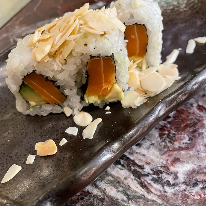photo of Domò Sushi Hosomaki Salmone Vegan shared by @tresynella on  31 Mar 2023 - review