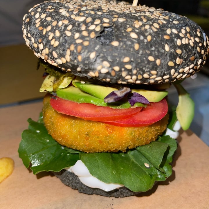 photo of Cuore Fresco Catania (Piazza Duomo) Veganbis Burger shared by @vegania-plantbased on  07 May 2023 - review