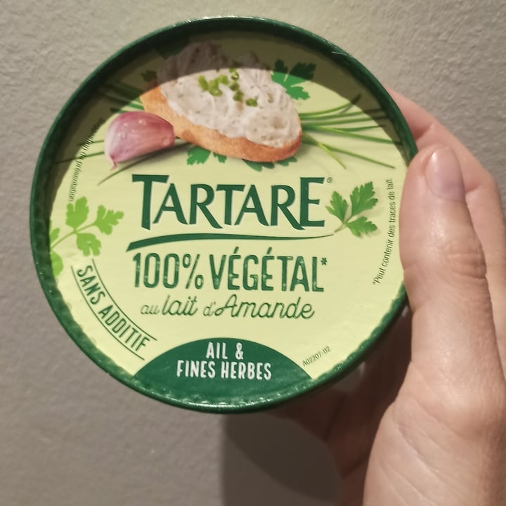 photo of Tartare 100% végétal au lait d'amande ail et fines herbes shared by @sioen on  29 Apr 2023 - review