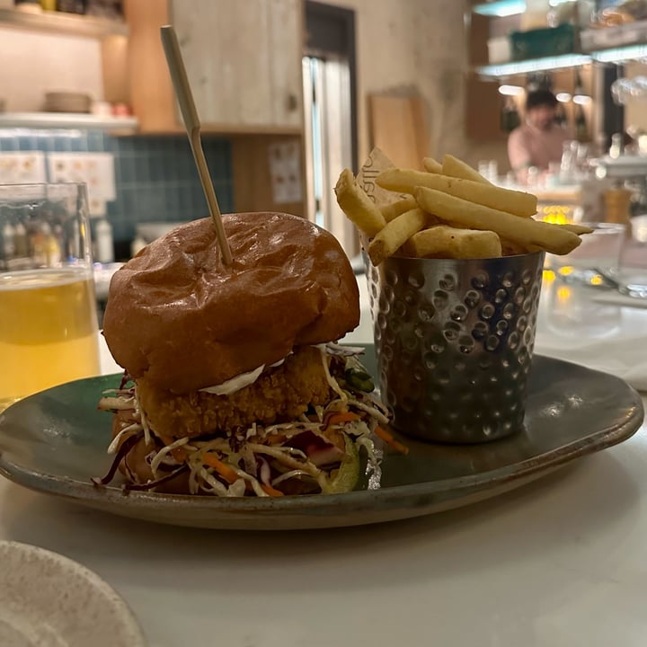 photo of mallow buttermilk plant chick’n with brioche and fries shared by @earthlinged on  18 Mar 2023 - review
