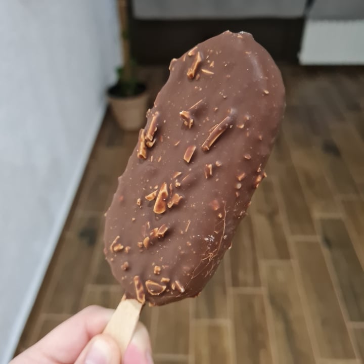 photo of Gelatissimo Vegan Vanilla Chocolate & Almond Ice Cream shared by @kava-i-trava on  01 May 2023 - review