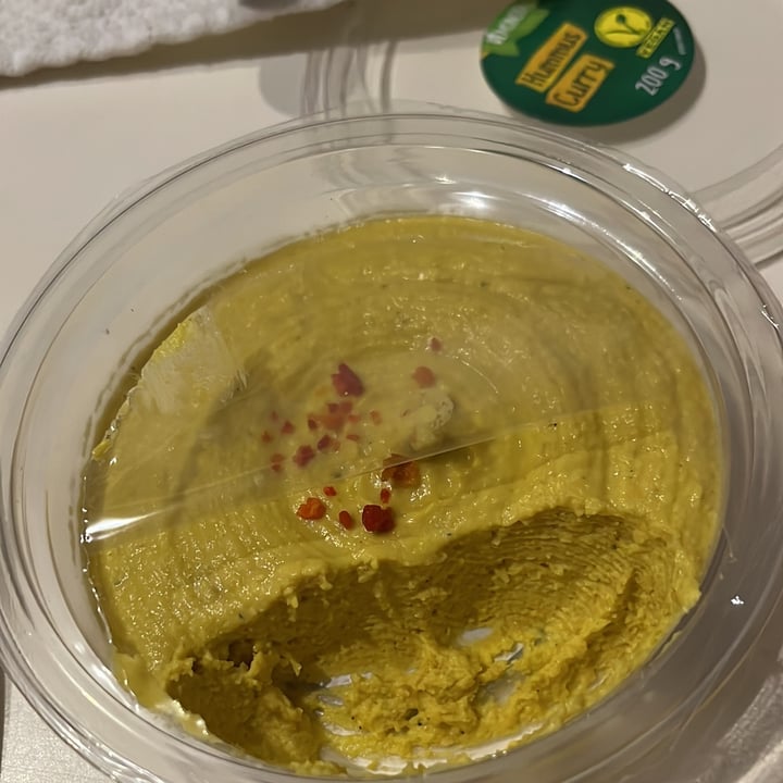 photo of Vemondo Hummus Al Curry shared by @curlyojam on  12 Jan 2023 - review