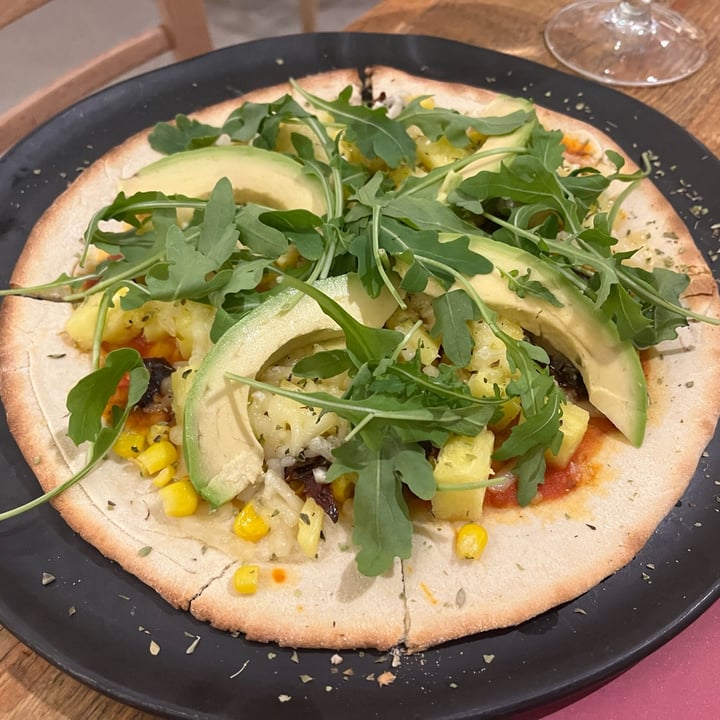 photo of Beet Vegetariano Pizza Hula Queen shared by @irenevegan on  25 Feb 2023 - review